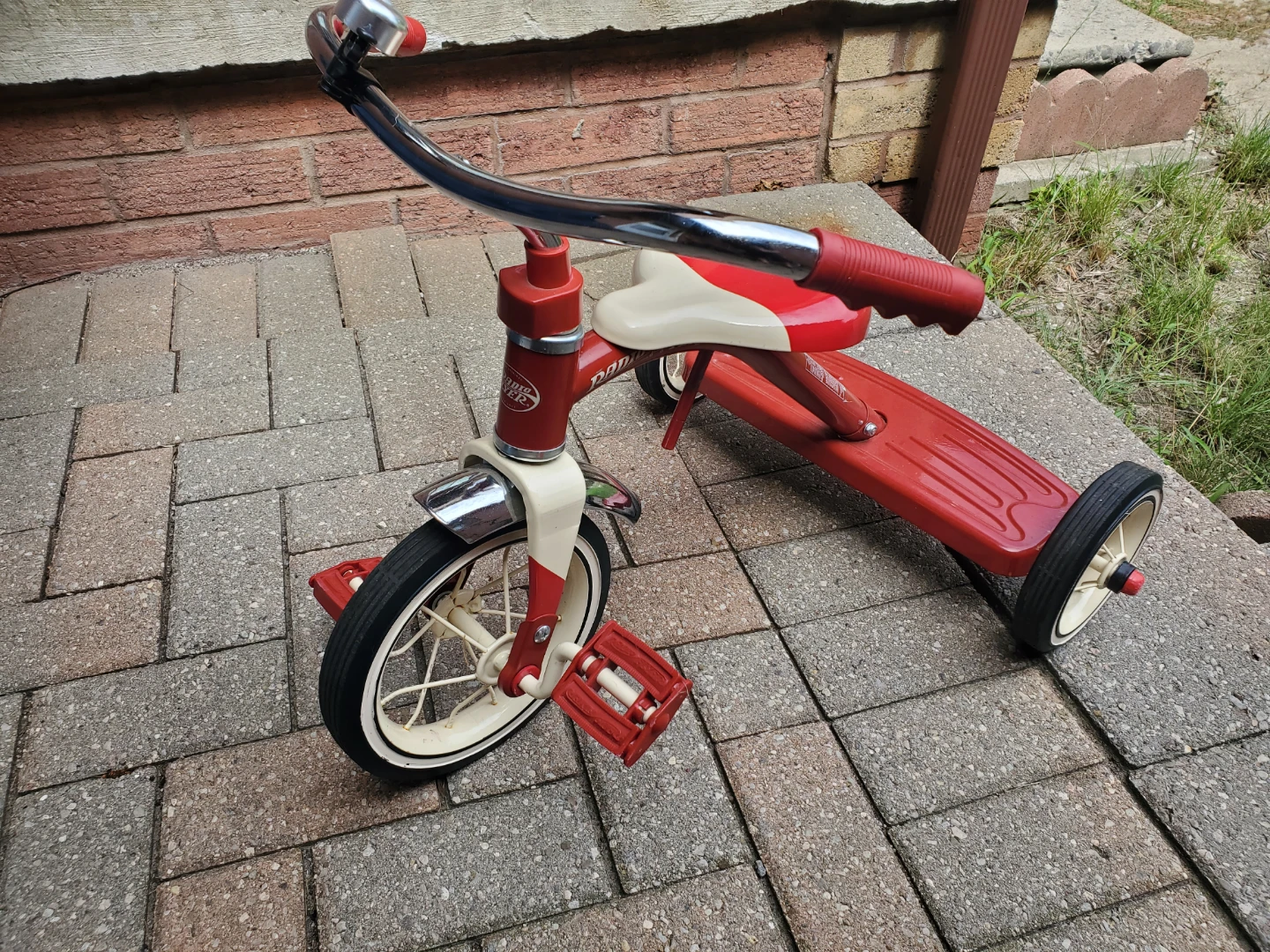 Radio Flyer Classic Red Tricycle - photo 3