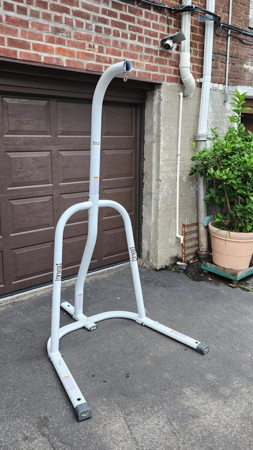 Everlast Free Standing Heavy Bag Stand - photo 3