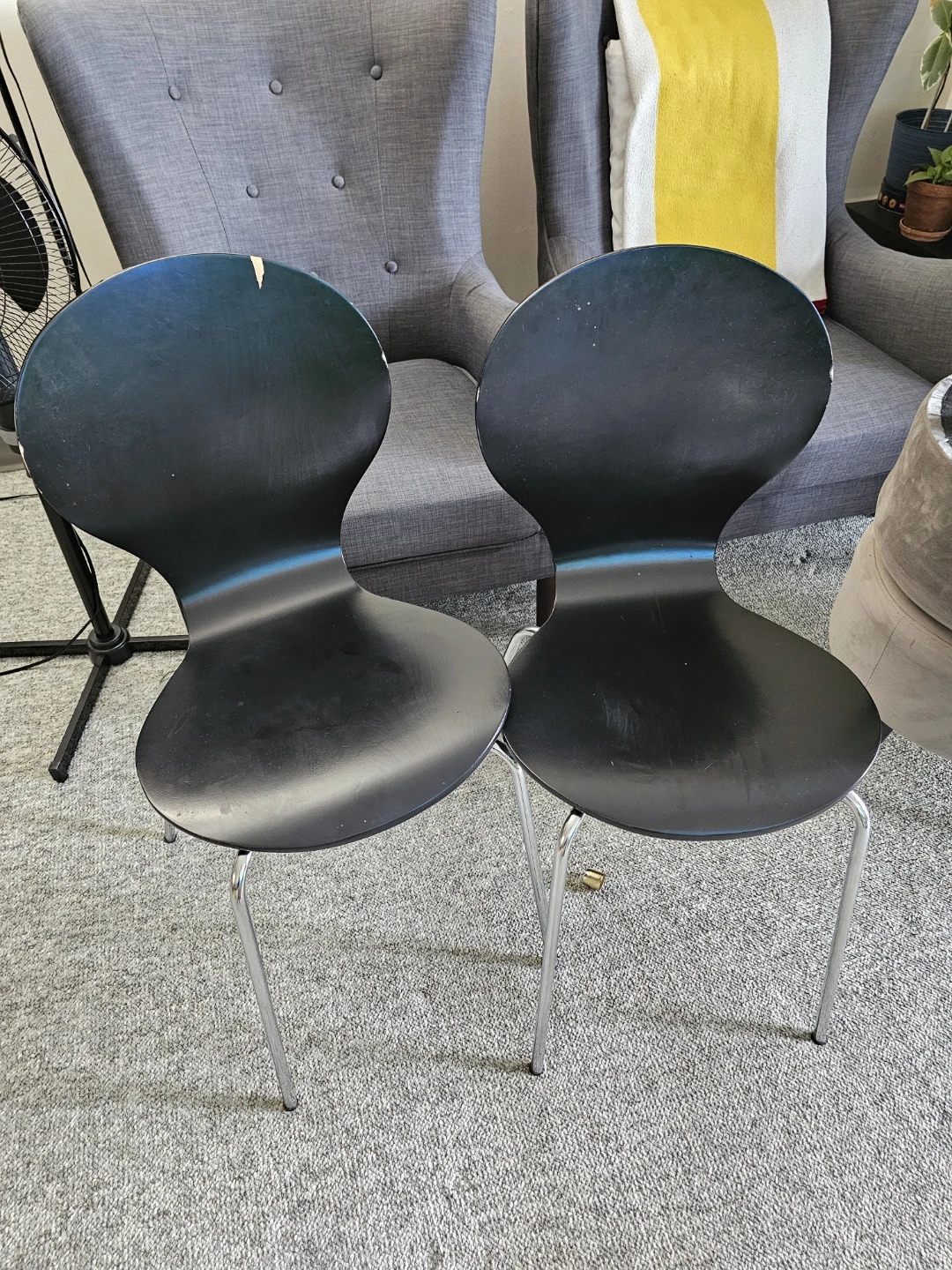 Set of 2 Black Moulded Chairs