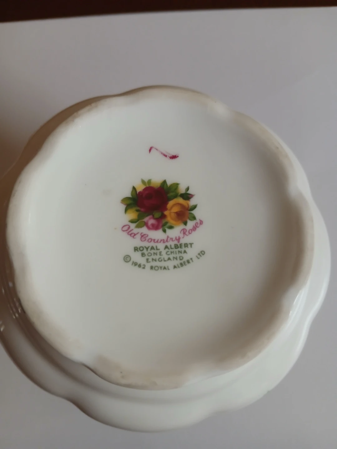 Royal Albert Old Country Roses Bud Vase - photo 3