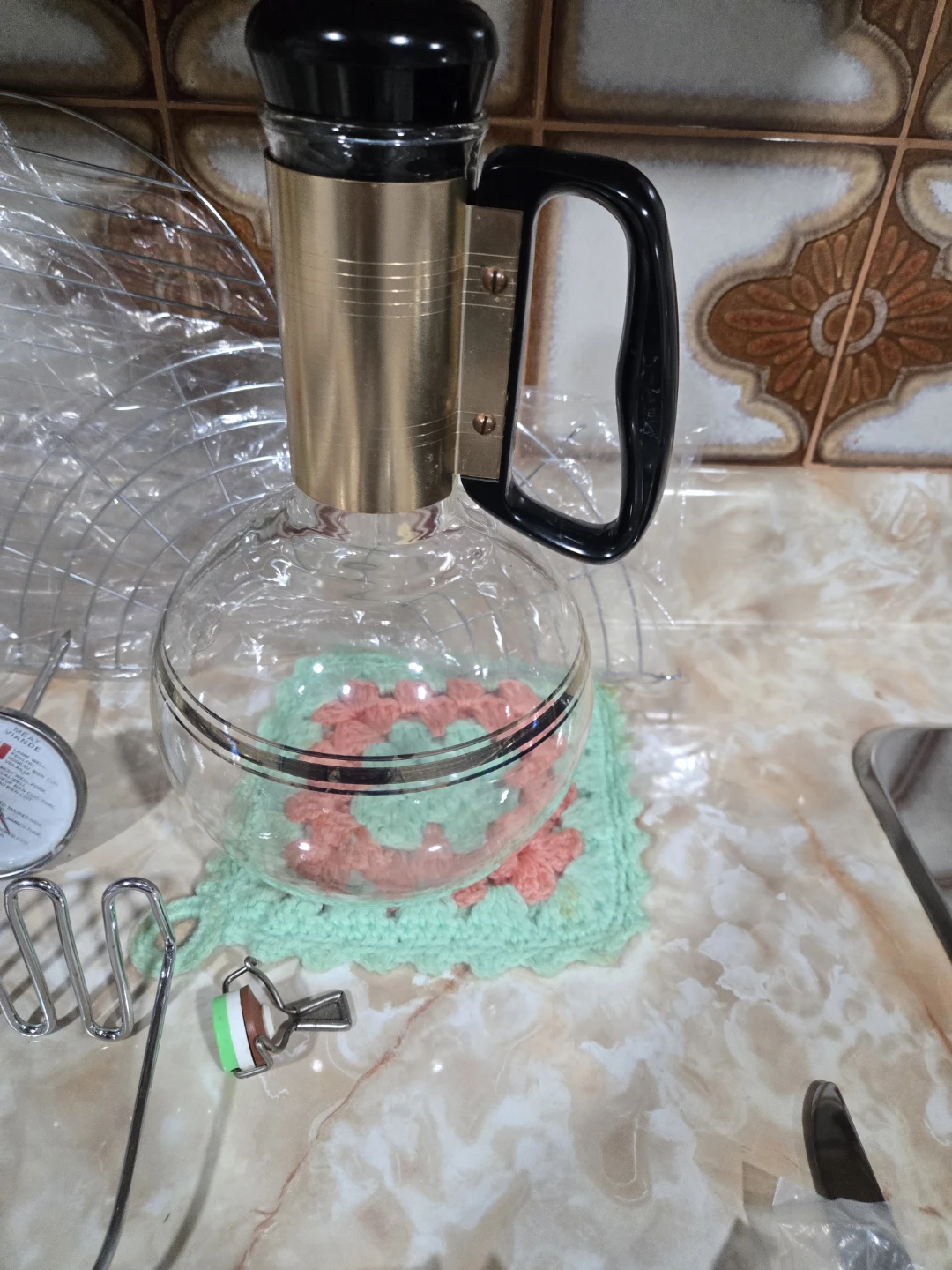 Kitchen Utensil Lot - Tongs, Strainer, Cutlery Set & More - photo 2