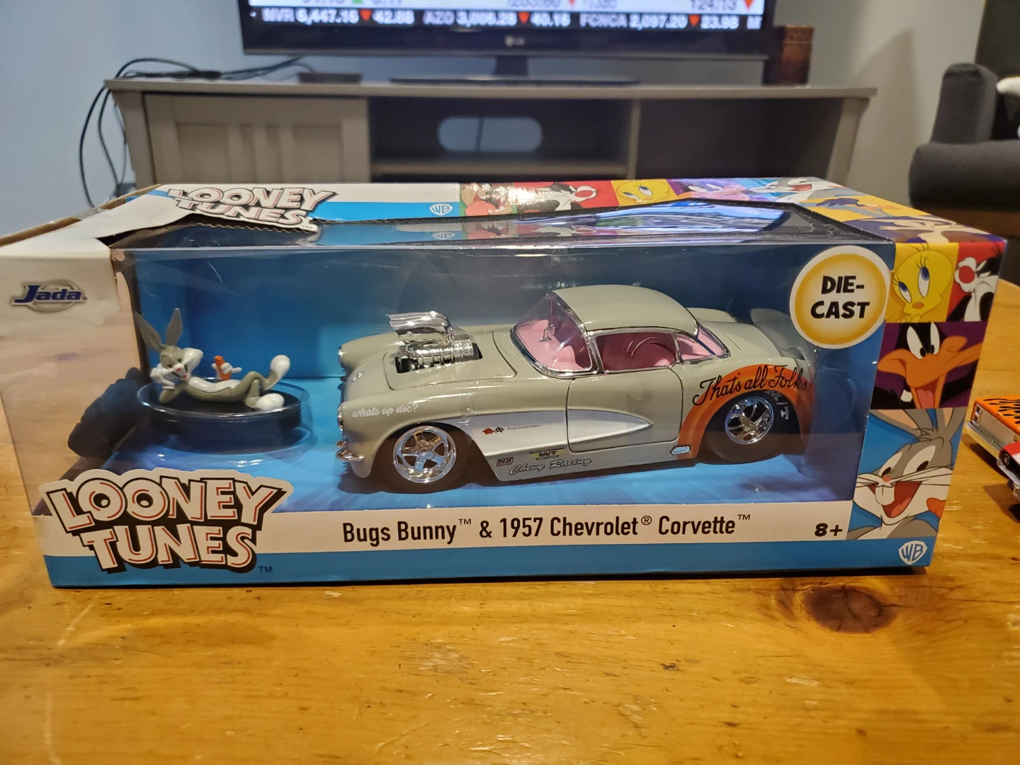 Jada Looney Tunes Bugs Bunny & 1957 Chevrolet Corvette Die-Cast