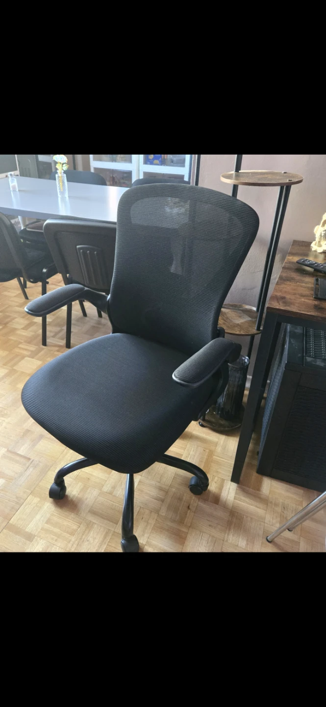 Comfortable desk chair