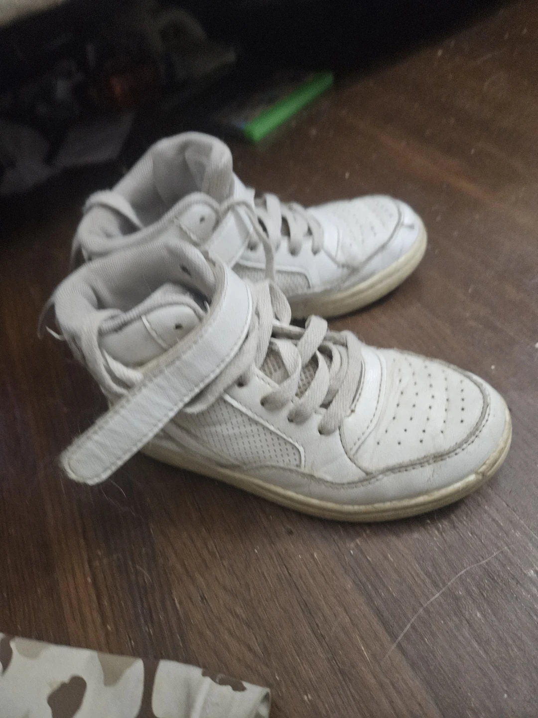 White high-top sneakers - photo 3