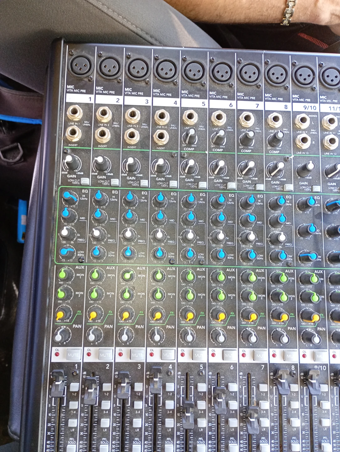 Mackie ProFX16v3 Professional Effects Mixer - photo 2