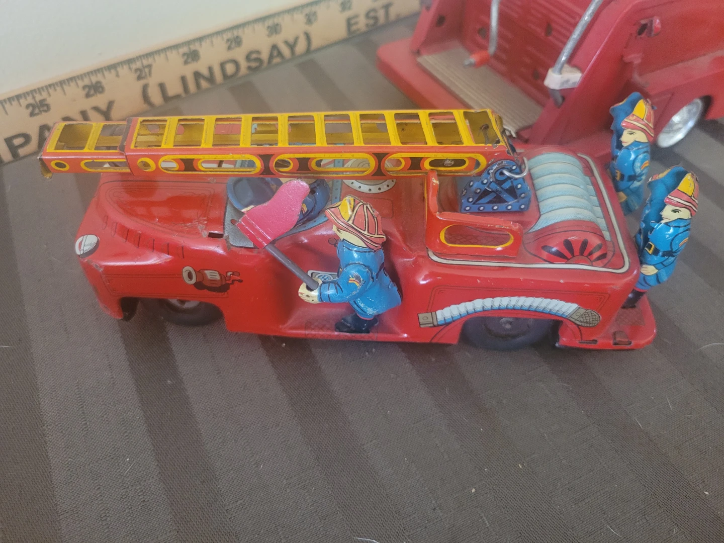 5 Vintage FireTruck Buddy L Tin Litho battery operated Friction - photo 4