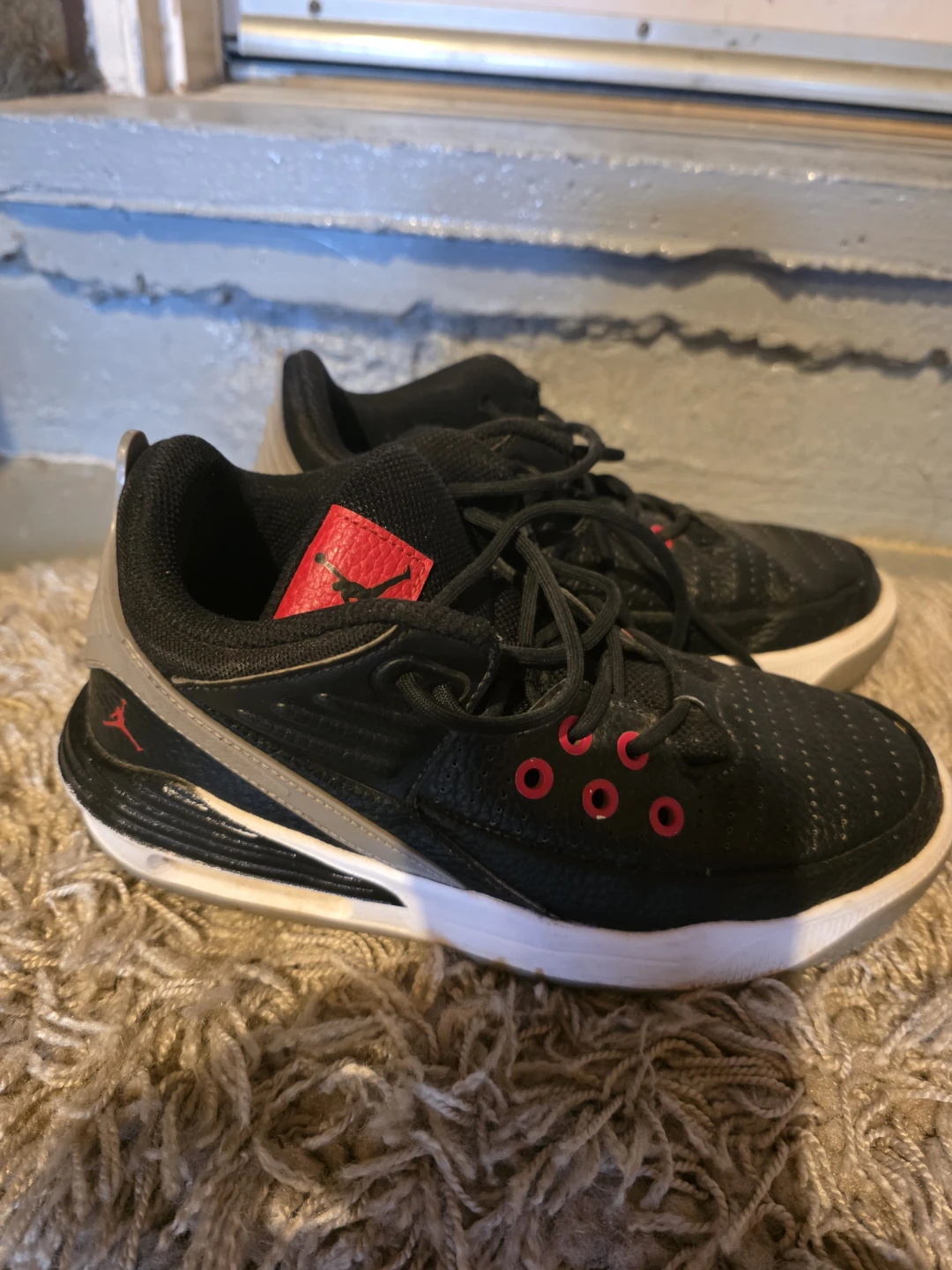 Jordan Sneakers Size 4 - photo 2