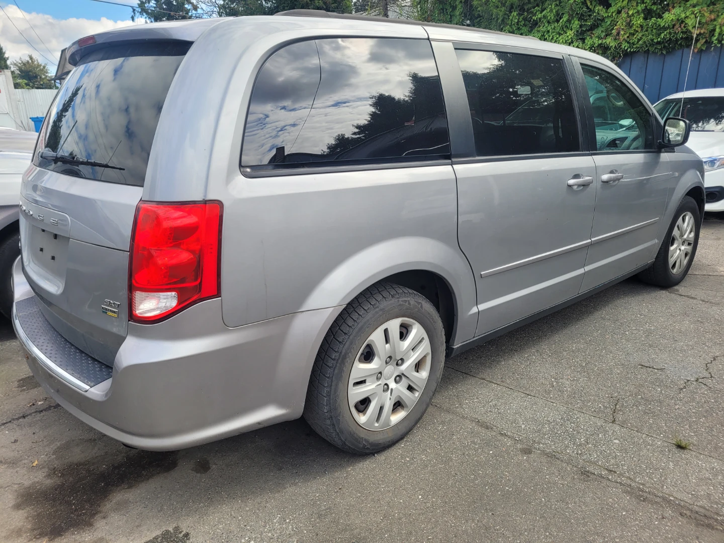Dodge Grand Caravan SXT Minivan - photo 4