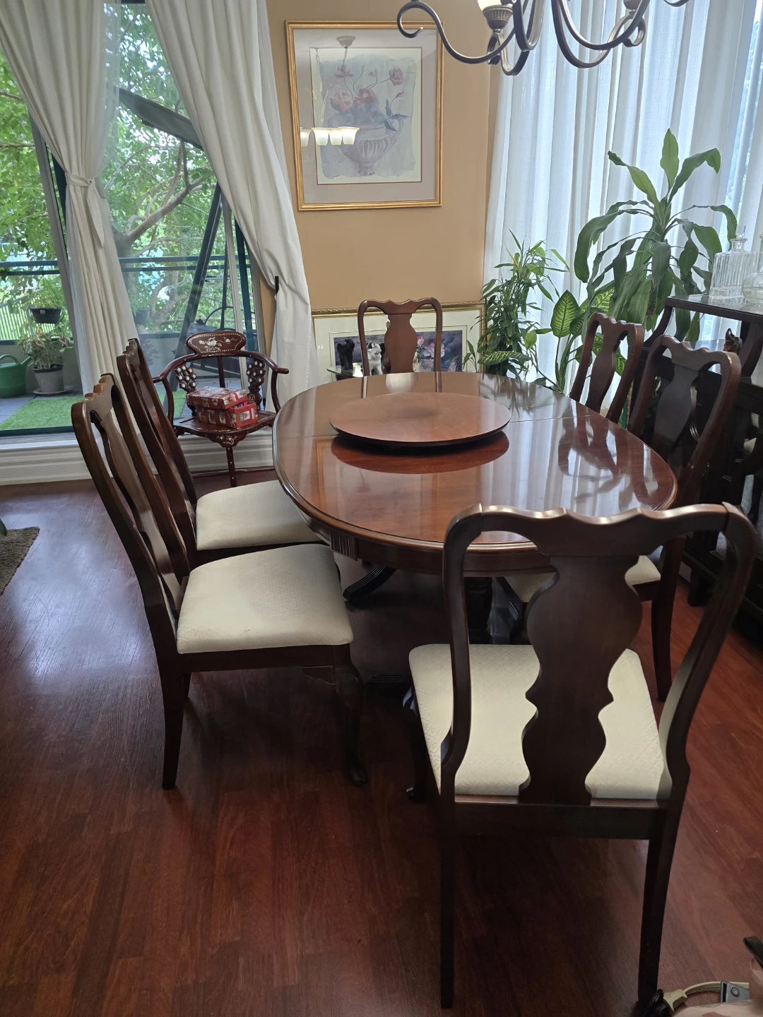 Oval Dining Table with 6 Chairs