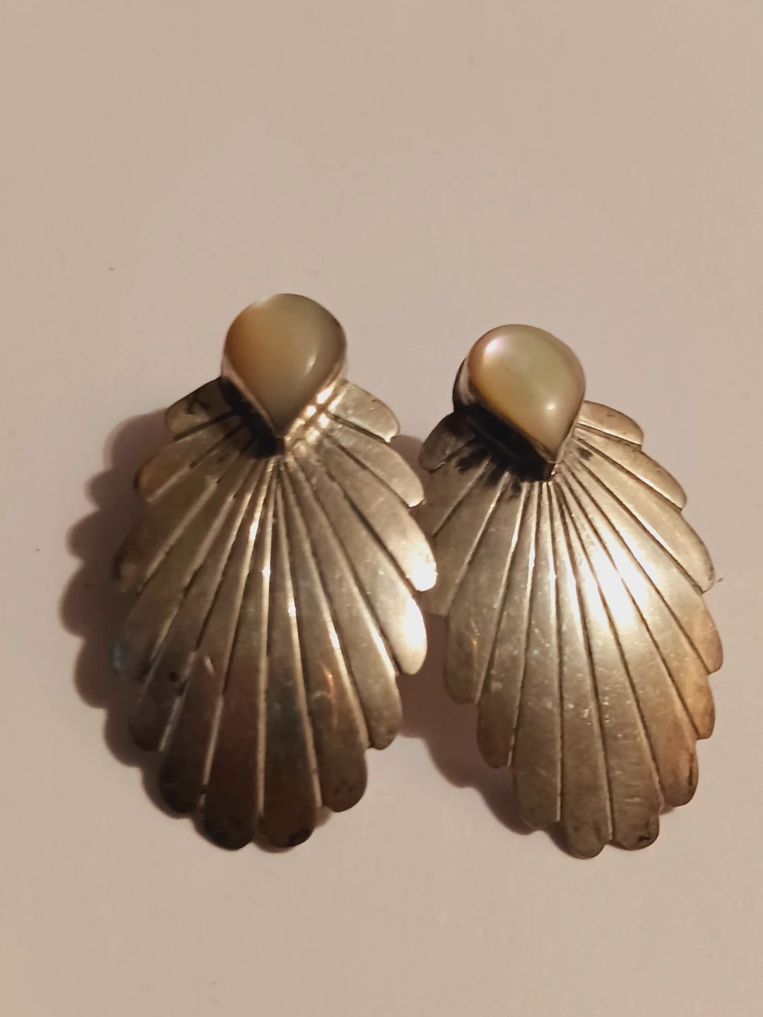 Navajo Sterling Silver 925 Seashell Earrings w/ Mother of Pearl