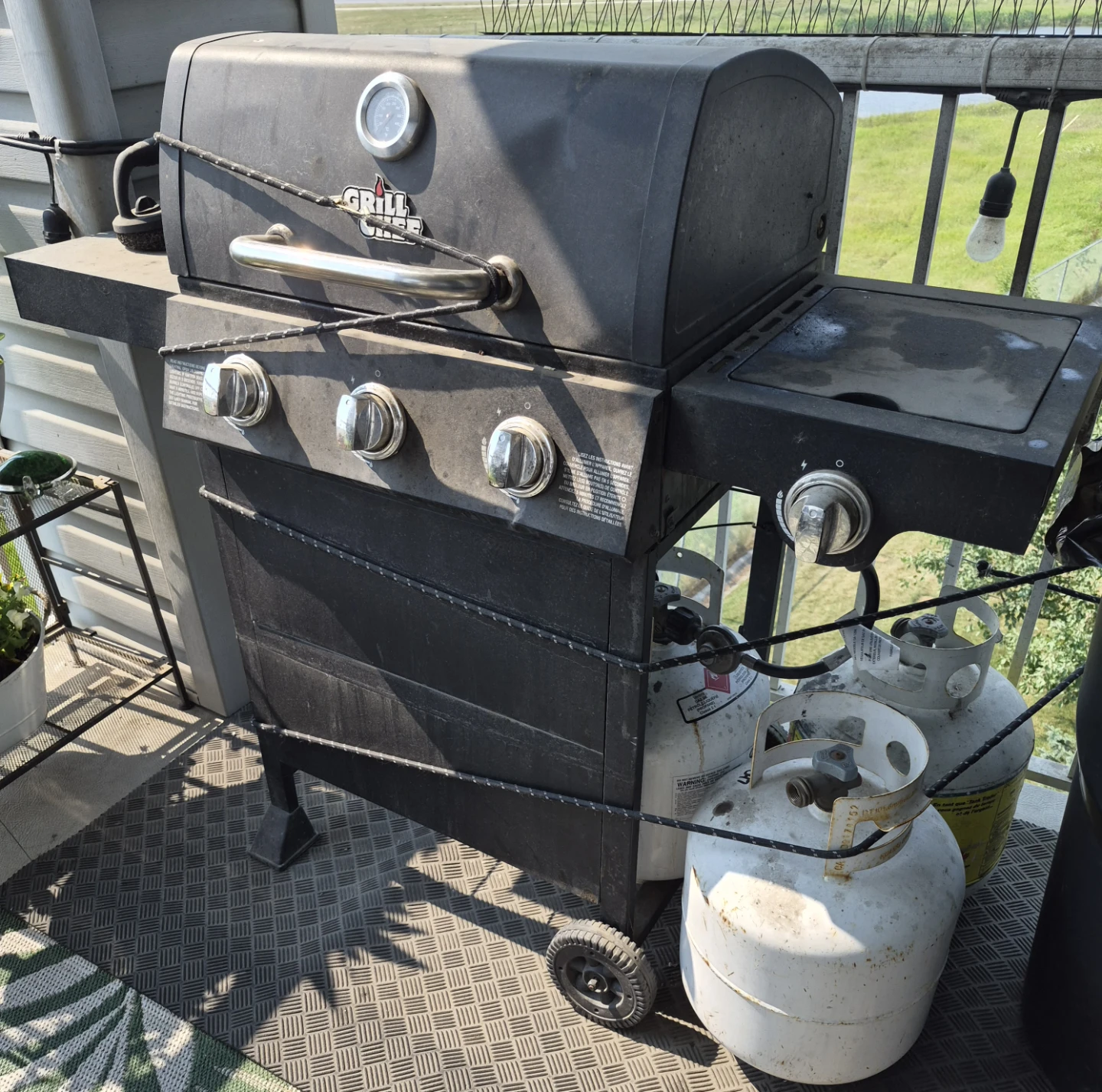 Grill Chef Propane BBQ with Side Burner