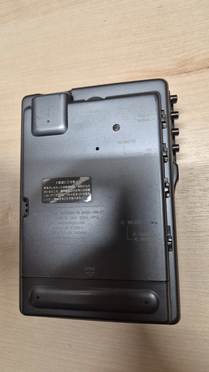 Vintage Sanyo MR-T1 Walkman (For Parts or Repair) - photo 4