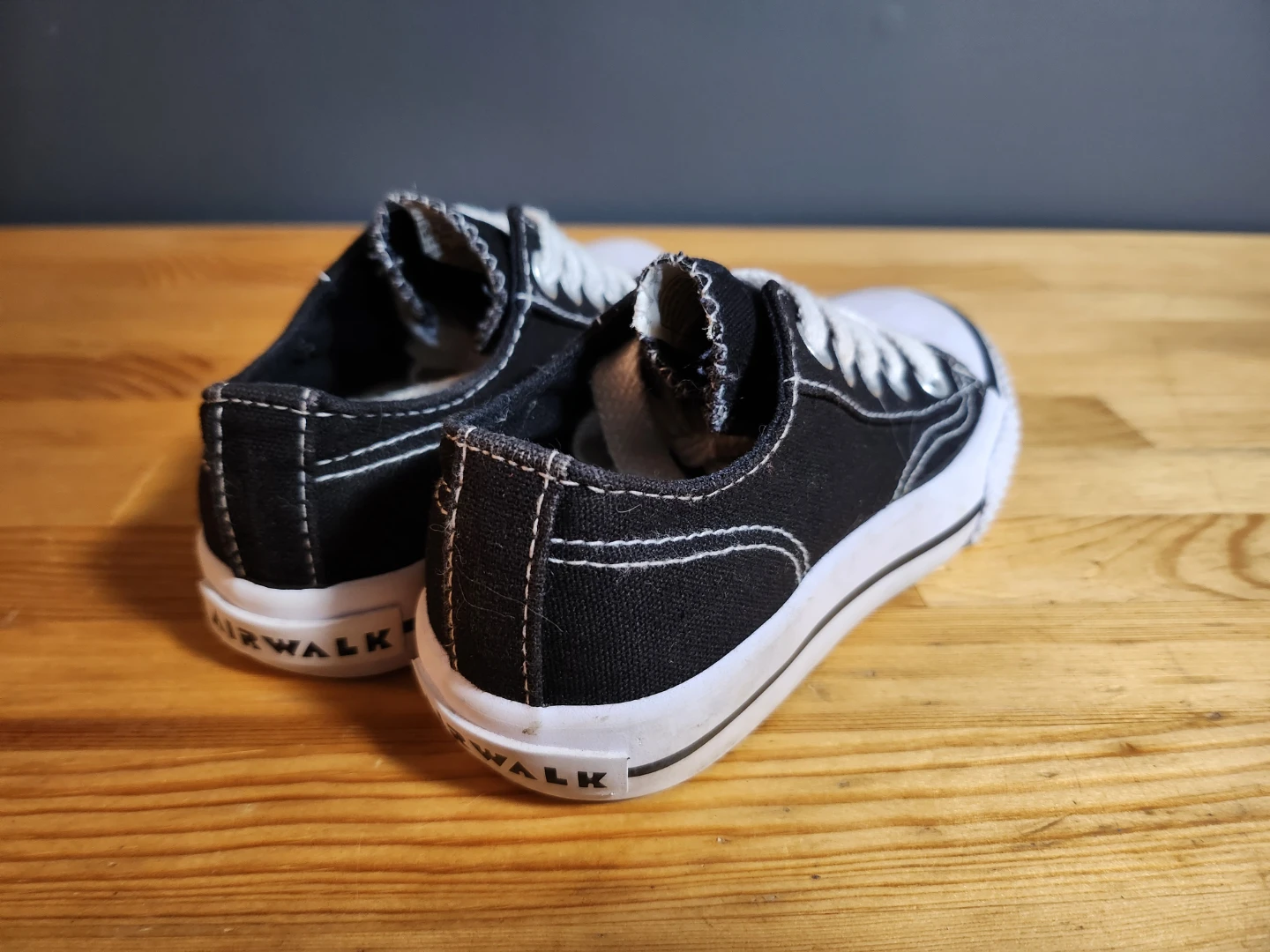 Kids Airwalk Canvas Sneakers Black- (Size 10.5 US) - photo 2