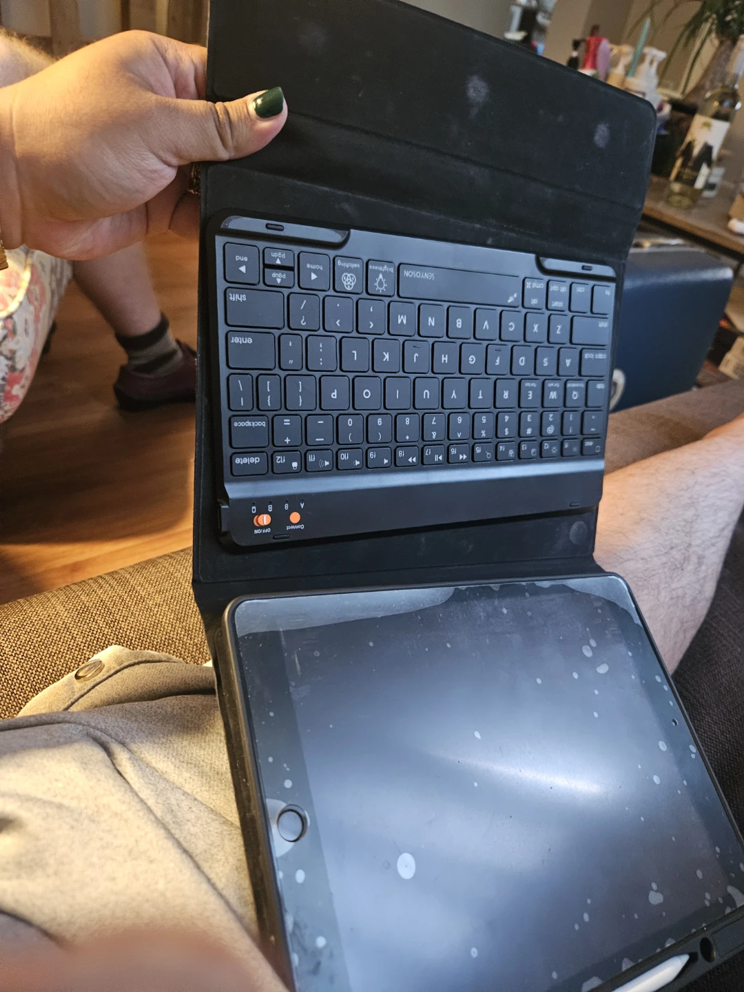 Ipad 8th Gen Bluetooth Cover and Keypad - photo 2