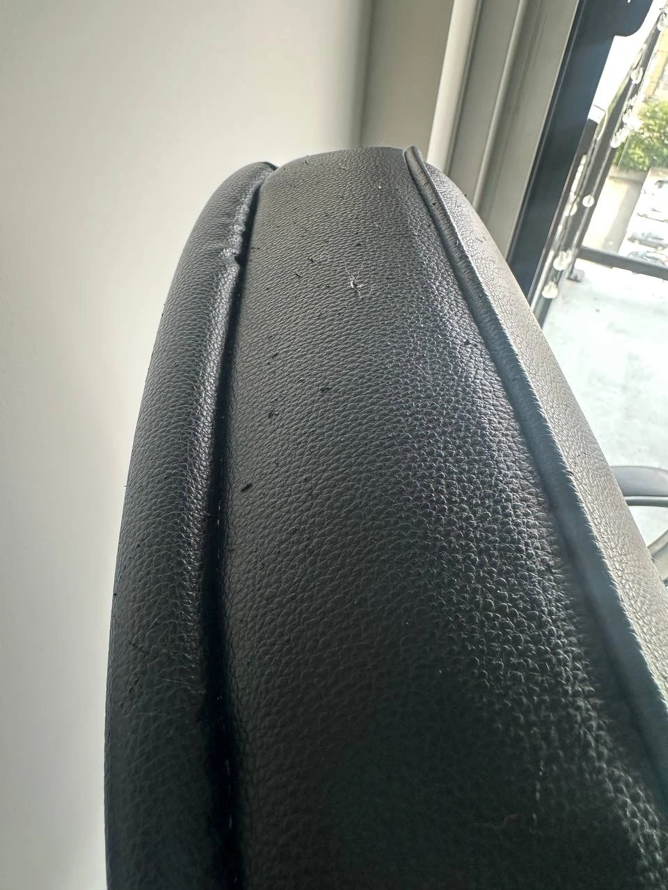 Free office chair — fully functional, cosmetic damage only - photo 4