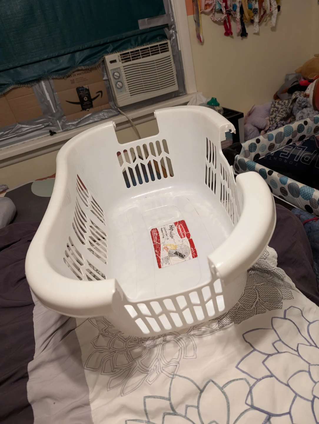 Rubbermaid Hip Hugger Laundry Basket - photo 5