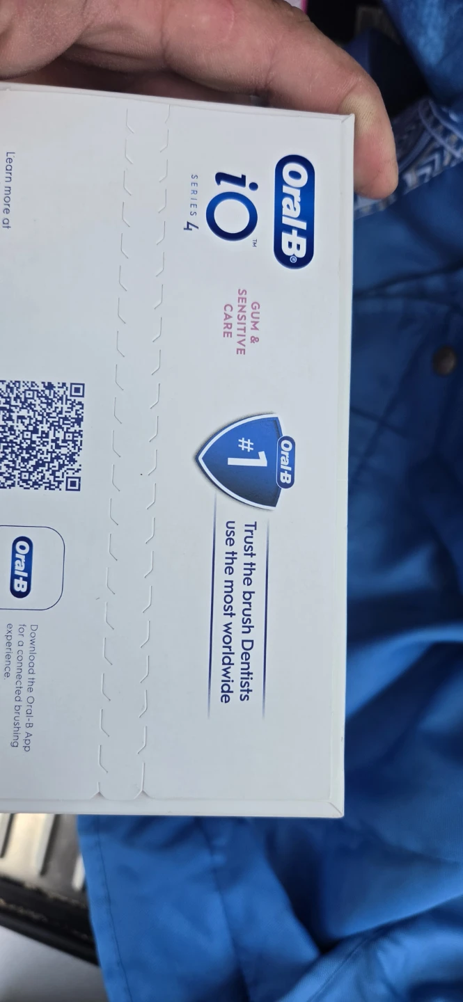 Oral-B iO Series 4 Rechargeable Toothbrush - photo 4