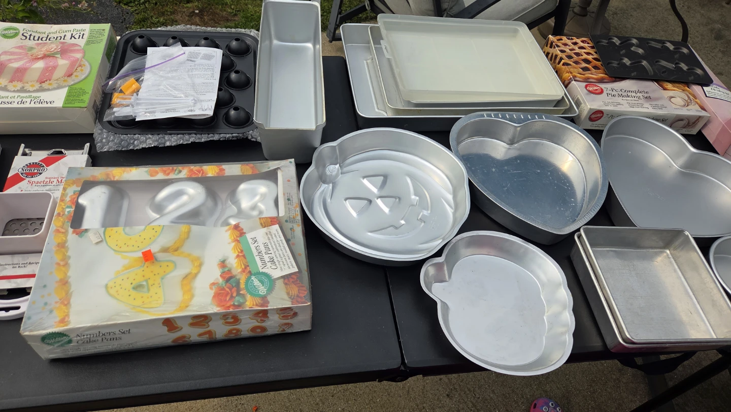 Wilton Cake Decorating Tools & Pans - photo 3