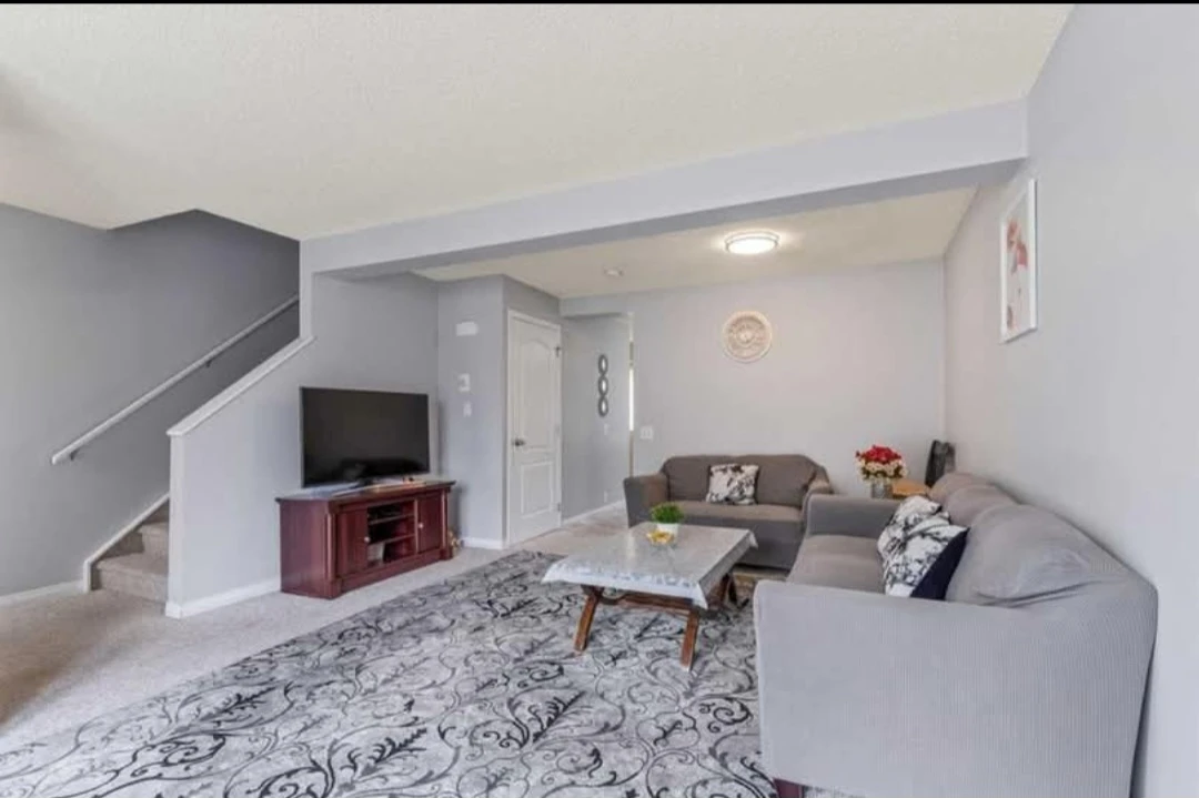 3 Bedroom House for Rent in NE-Available from Sep 1 - photo 3