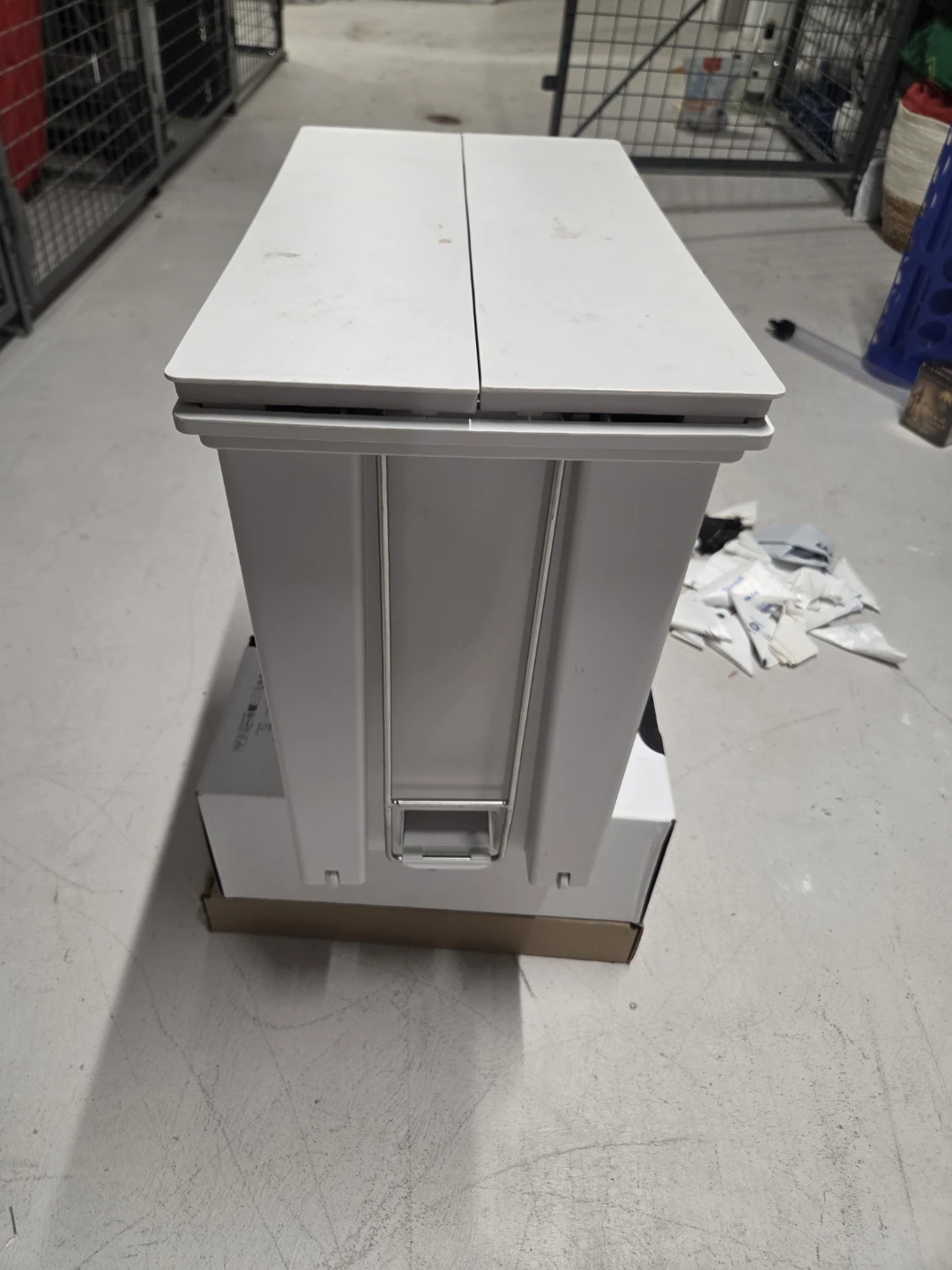 White Pedal Bin with Double Lid - photo 4