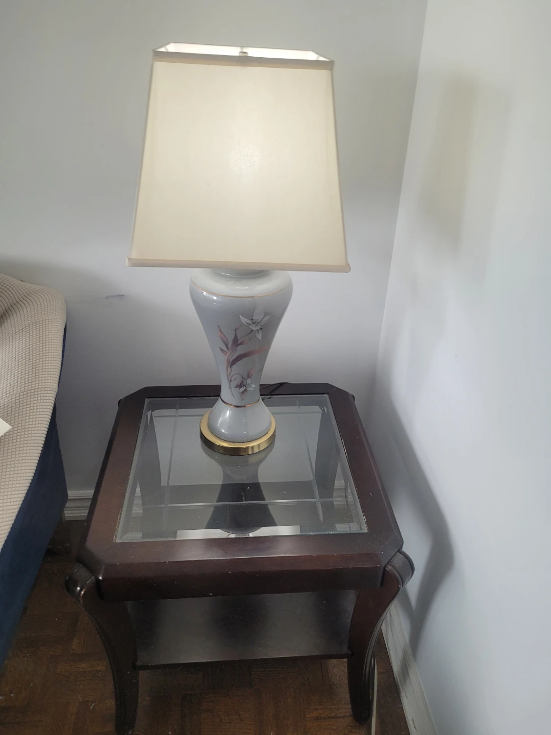Elegant Glass-Top Coffee Table with 2 side tables. - photo 2