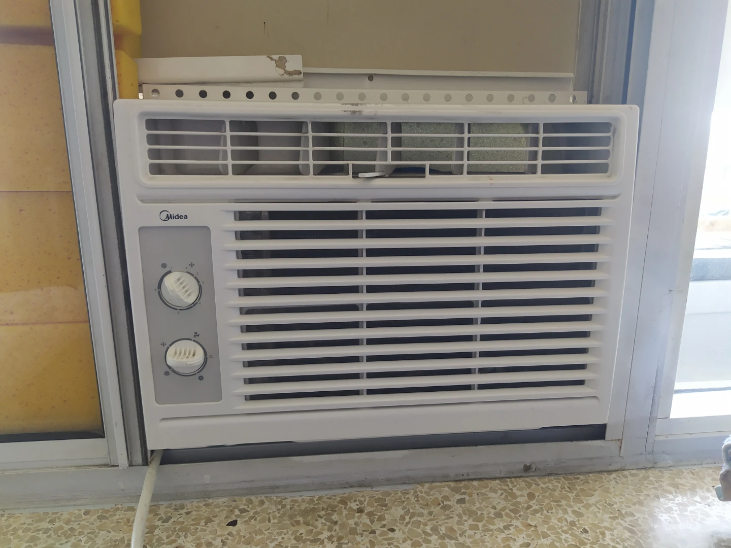 Midea Window Air Conditioner - 5000BTU