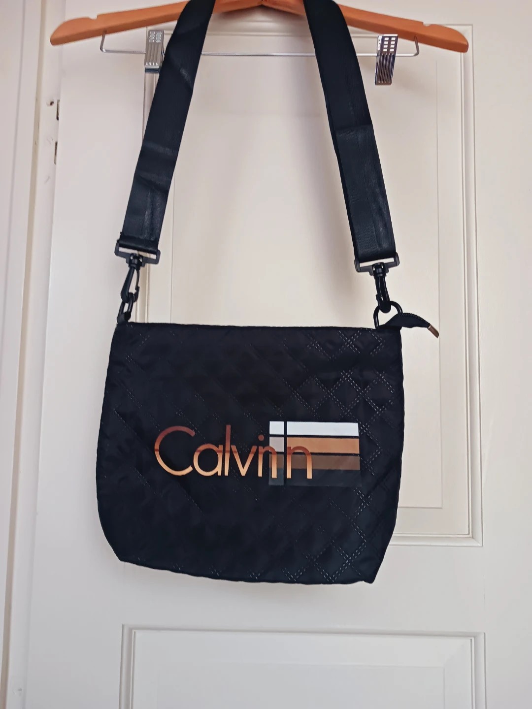 New !! Calvin Klein Black Quilted Crossbody Bag - photo 2