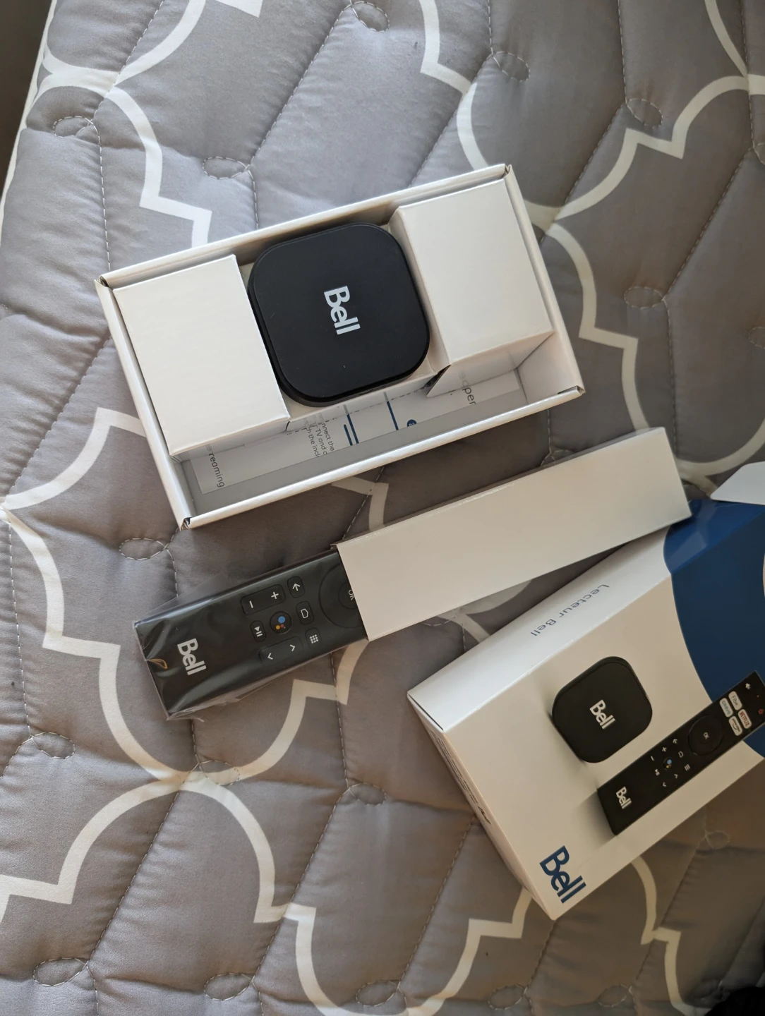 Bell TV Streamer Box with Remote - photo 2