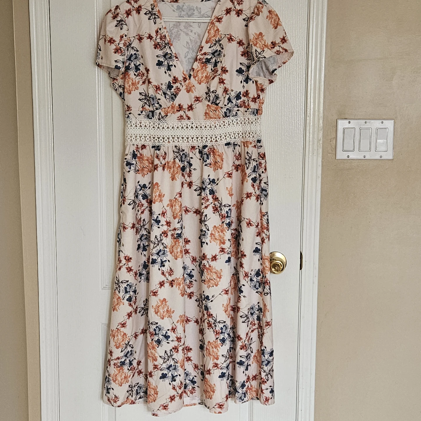 Floral Midi Dress with Crochet Waist - photo 2