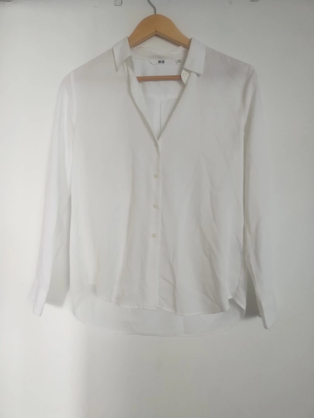 UNIQLO White Long Sleeve Button-Up Shirt XXS