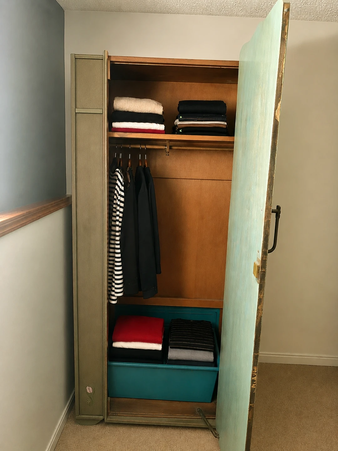 Antique 1920's-1930 Sage Green Wardrobe Armoire - photo 4