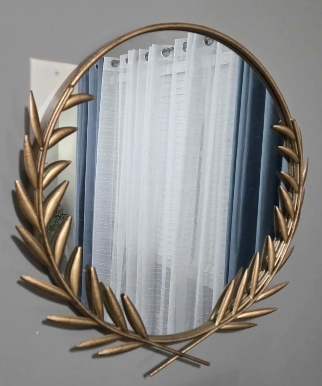 Decorative Gold Leaf Wreath Mirror