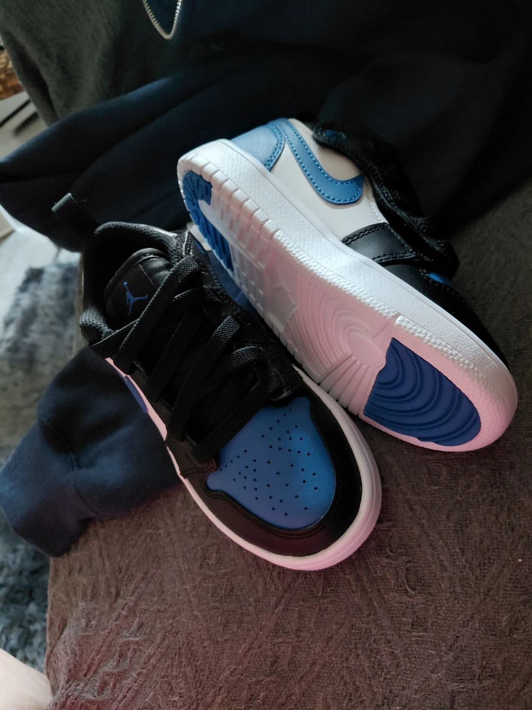 Nike Air Jordan 1 Low SE (Youth) - photo 2
