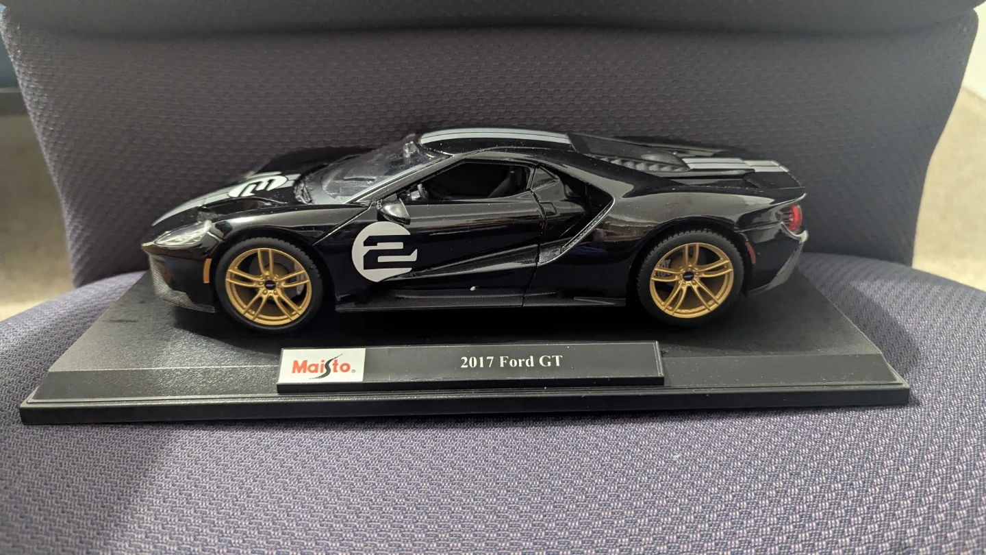 Maisto 2017 Ford GT Black Diecast Model Car