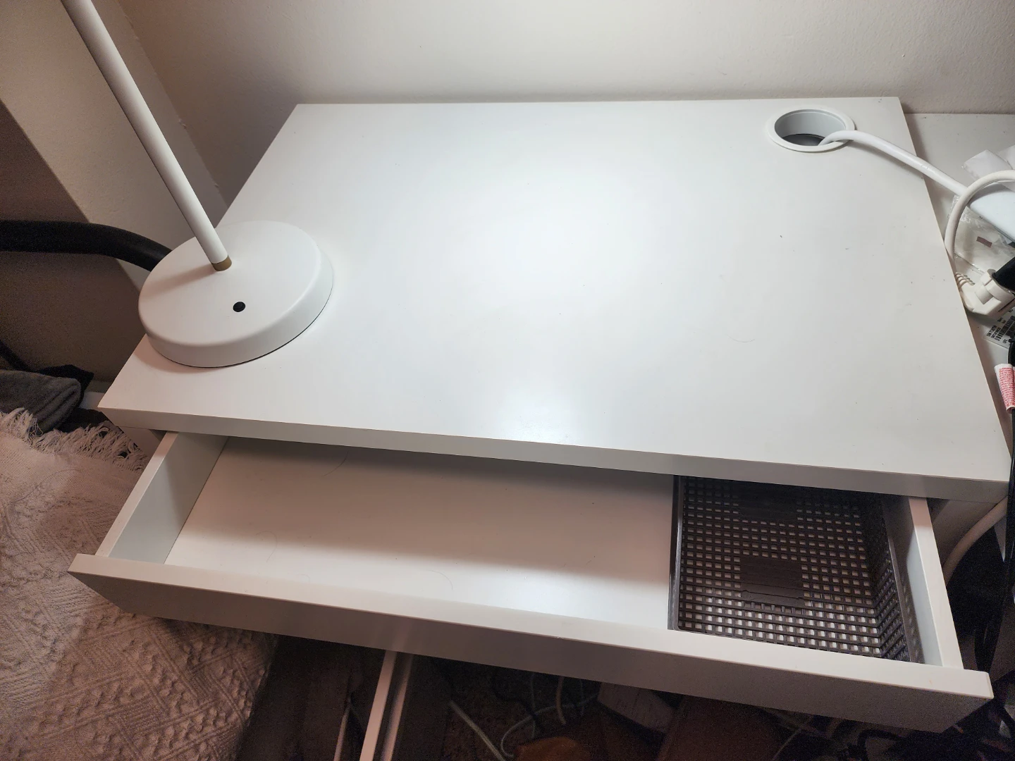 IKEA MICKE Desk
