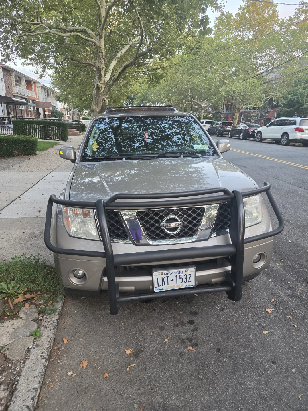 Nissan Pathfinder SUV - photo 2