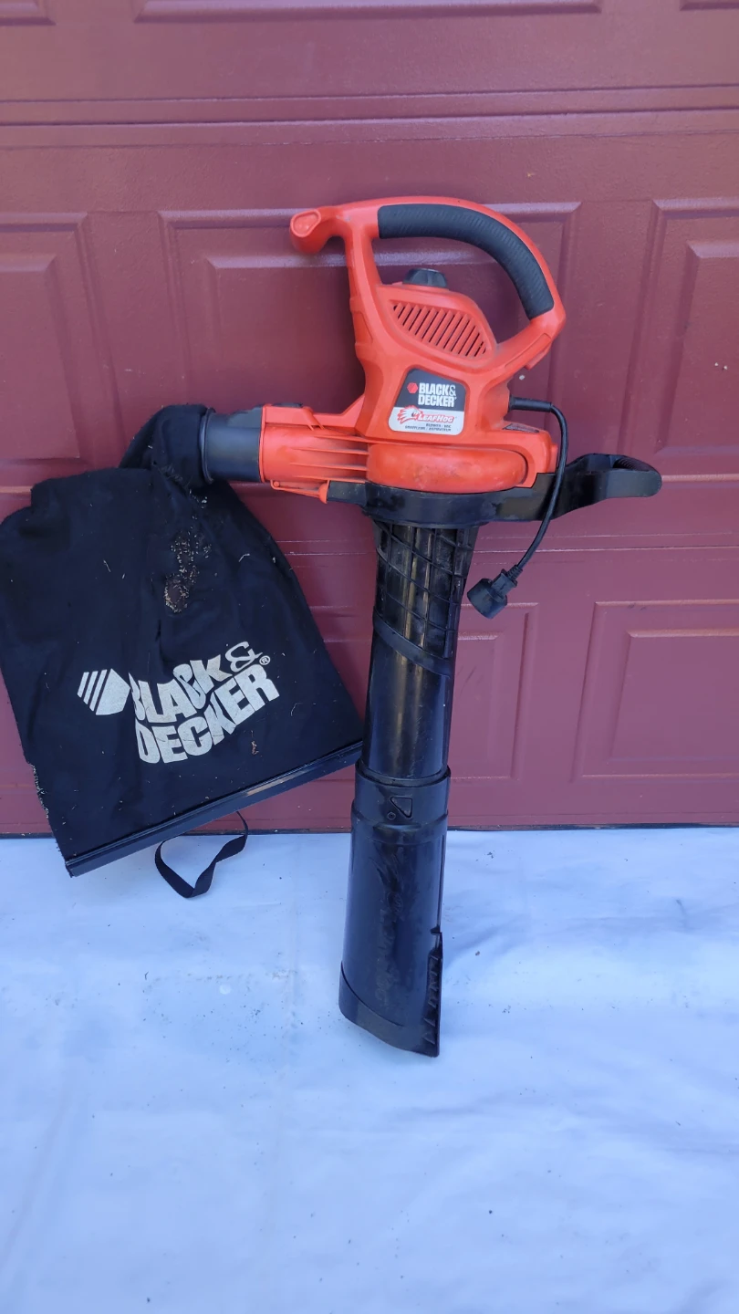 Black & Decker Electric Leaf Blower Vac with Bag