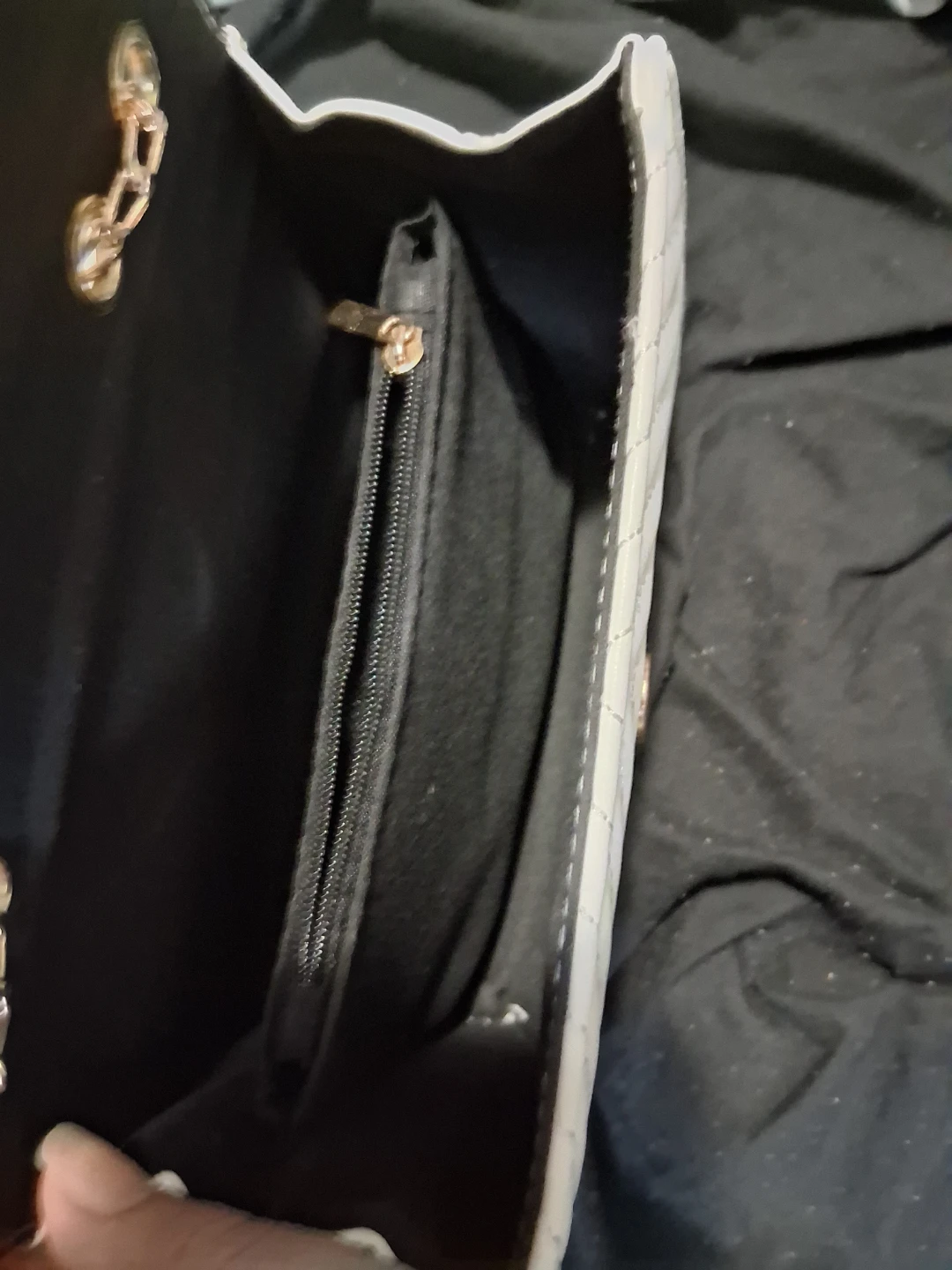 White Shoulder Bag with Gold Chain - photo 3