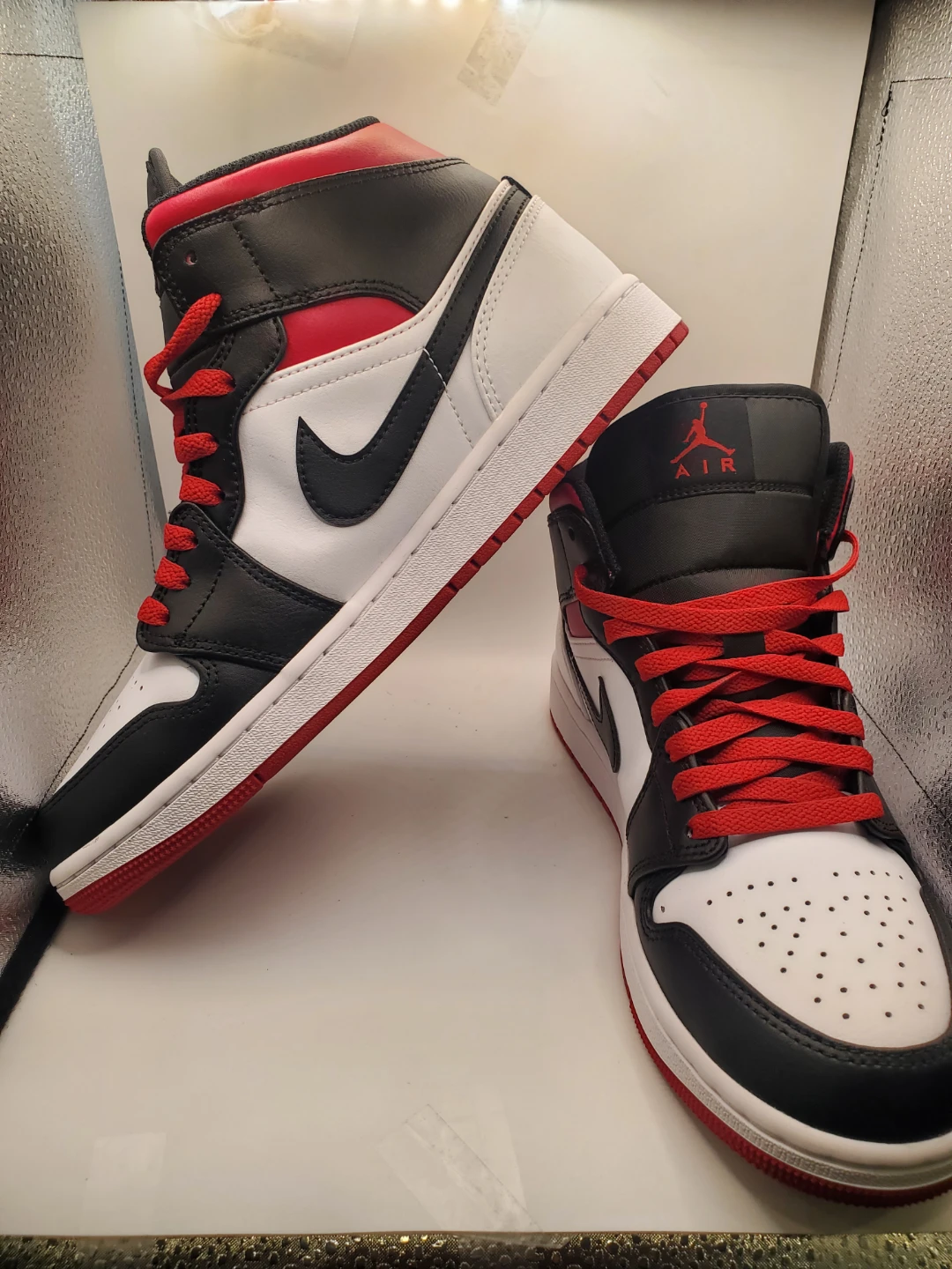 Air Jordan 1 Mid Black White Red Size 9