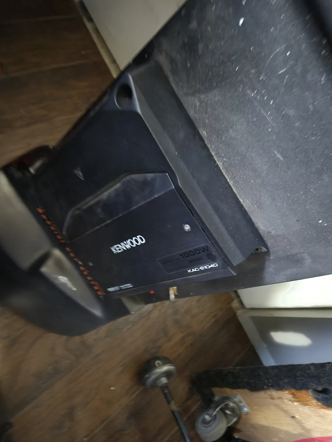2 10" subwoofers kenwood and box and amp - photo 2
