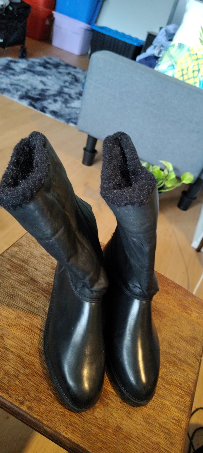 Black Winter Boots with Fur Trim - photo 2