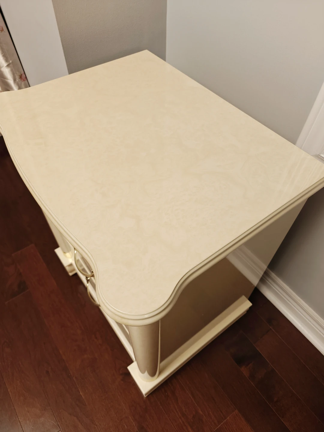2 pcs Cream and Gold 3-Drawer Nightstand - photo 3