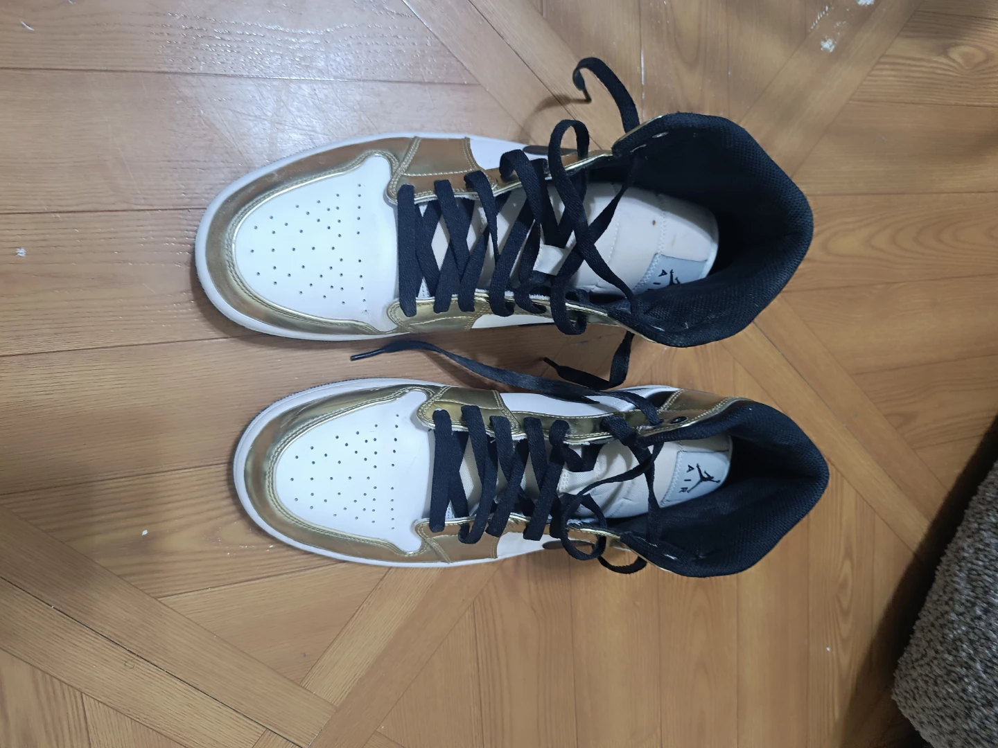 Air Jordan 1 Mid SE White Metallic Gold Black Men's Shoes - photo 3