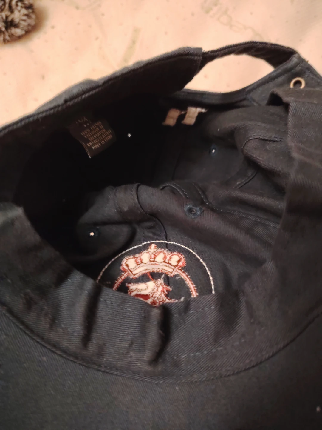 Black baseball cap with 1978 logo