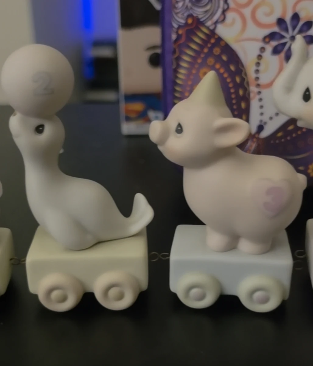 Precious Moments Figurines Collection - photo 4