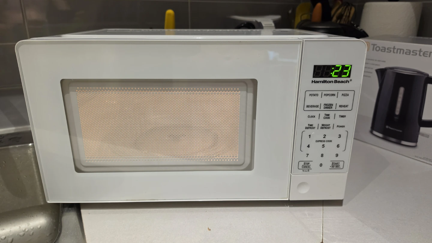 Hamilton Beach 0.7 cu. ft. Microwave Oven - White - photo 2