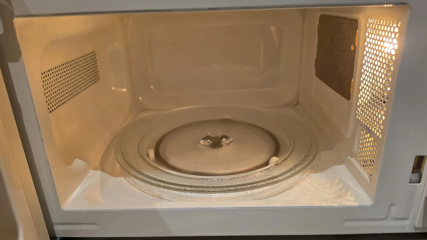 Hamilton Beach 0.7 cu. ft. Microwave Oven - White - photo 3