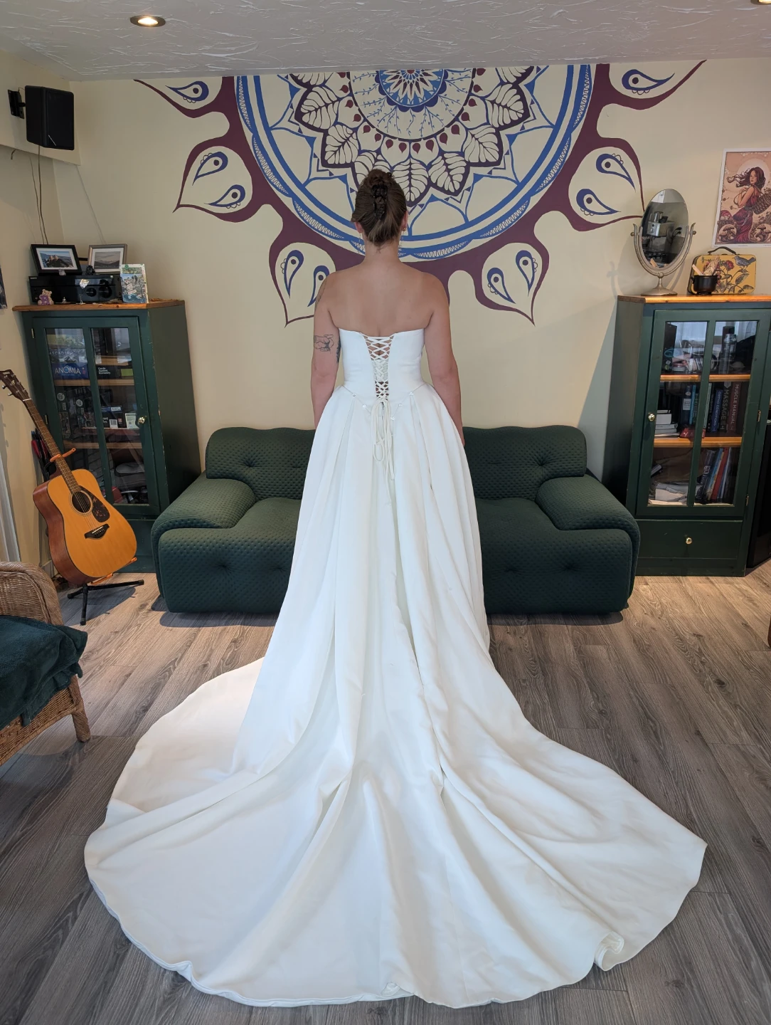 Evie Young Wedding dress - photo 5