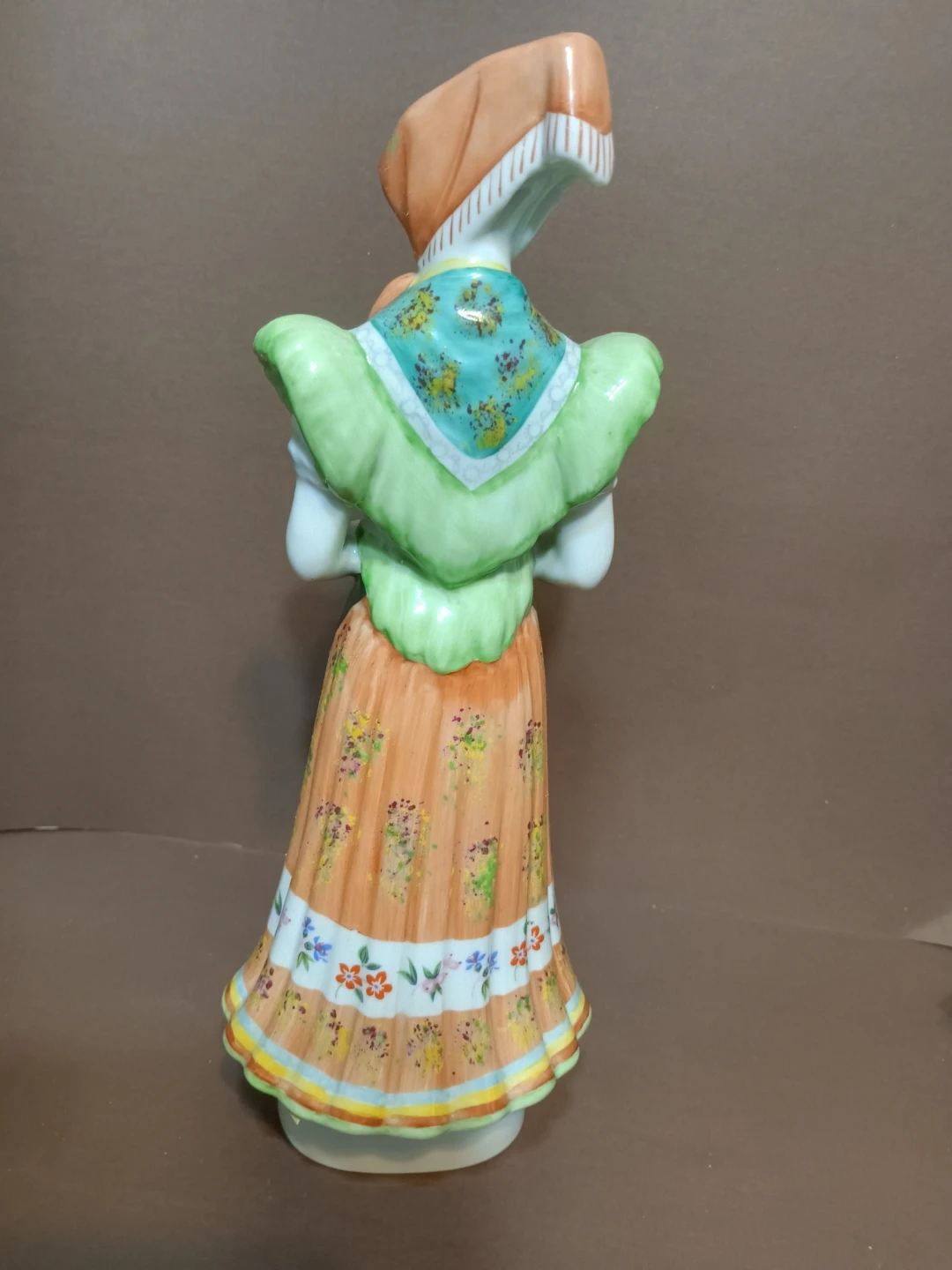 Handpainted Hollóháza Porcelain Figurine - Hungarian Folk Woman - photo 4