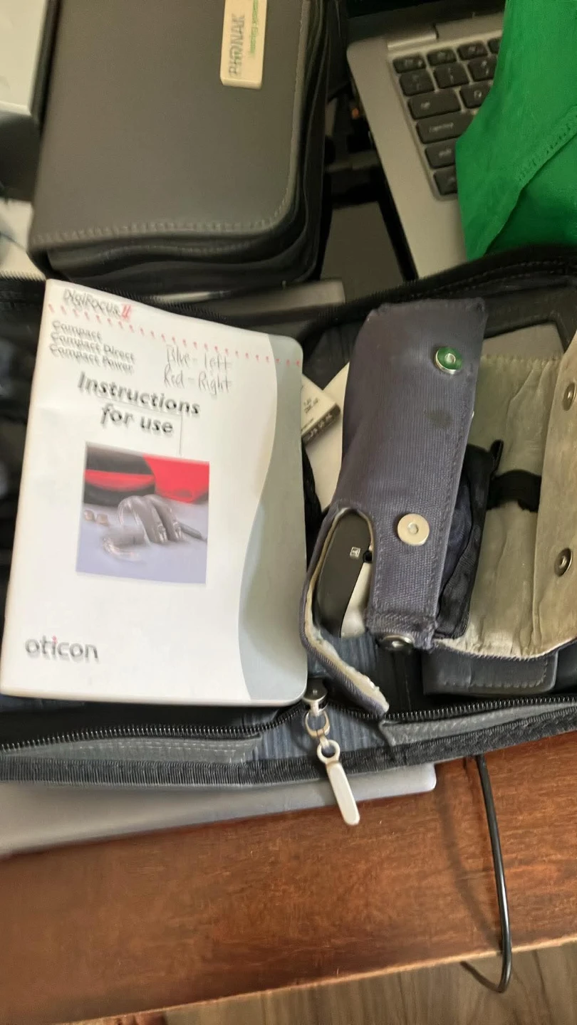 Phonak and Siemens Hearing Aids with Accessories - photo 2